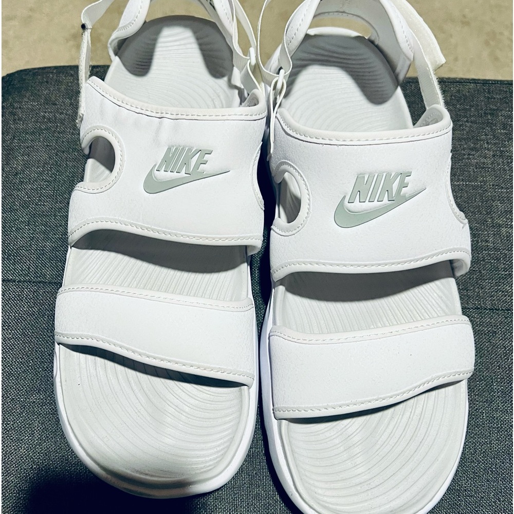 Nike Owaysis Sandal (worn once)